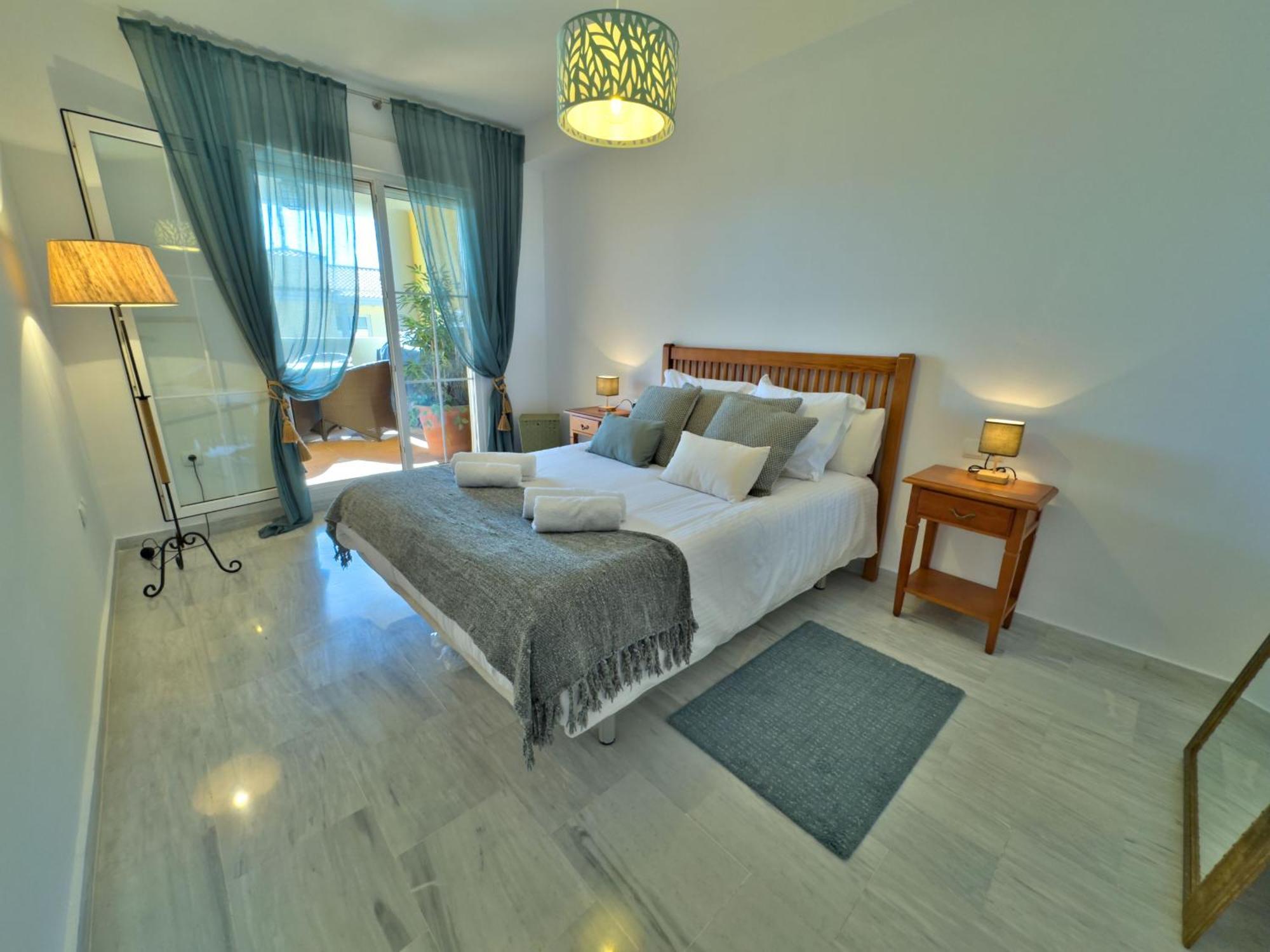 Apartamento En Zona Cabopino Marbella